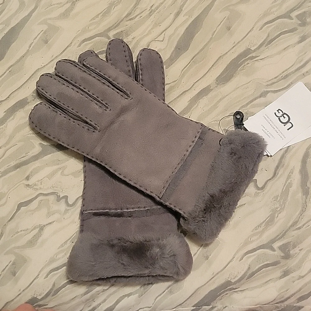 Ugg‎ Sherling Suede Tech Glove. NWT. Cold weather Outdoors Skiing Winter